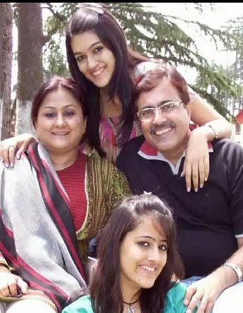 Kriti Sanon Family Pics