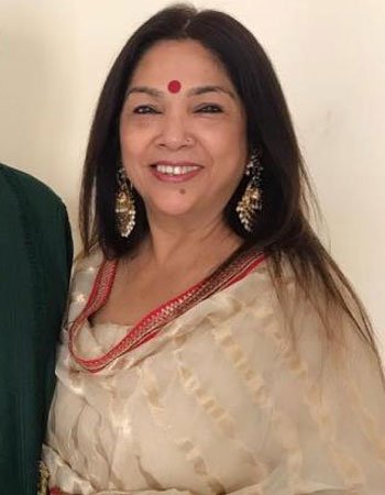 Rekha Gupta Esha Gupta Mother