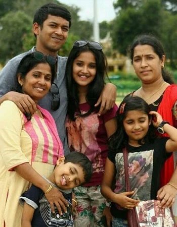 Anikha Surendran Family Pics
