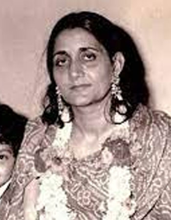 Bobby Deol Mother Pic
