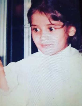 Aarti Singh Childhood Pic