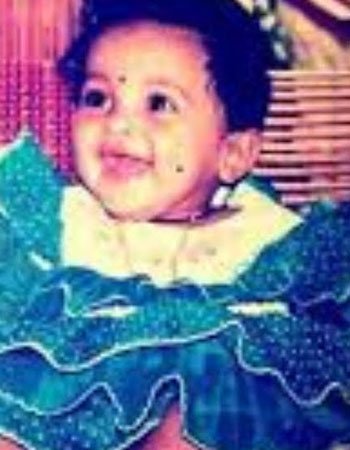 Ayesha Singh Childhood Pic