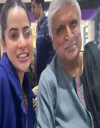 Urfi Javed Grandfather Pic