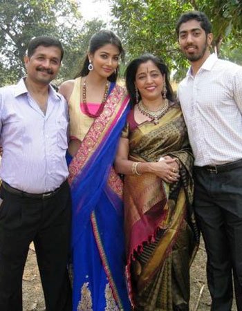 Pooja Hegde Family Pic