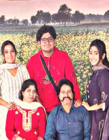 Shivangi Joshi Family Pic