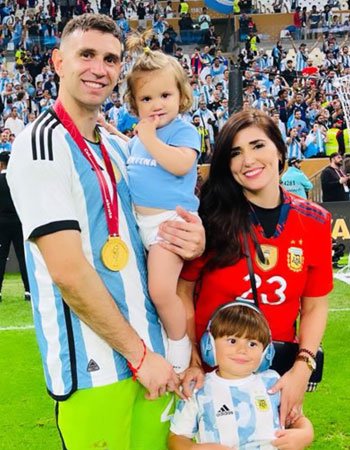 Emiliano Martínez Son and Daughter Pic