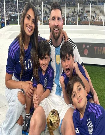 Thiago Messi Parents Pic