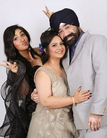 Ashnoor Kaur Family Pics