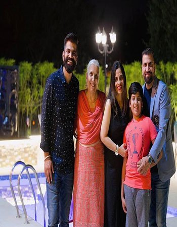 Gaurav Chaudhary Family Pic