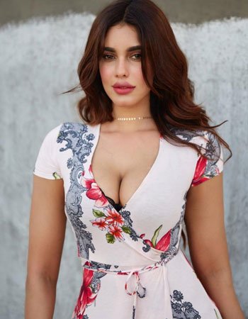 Gizele Thakral Age is 33 Years