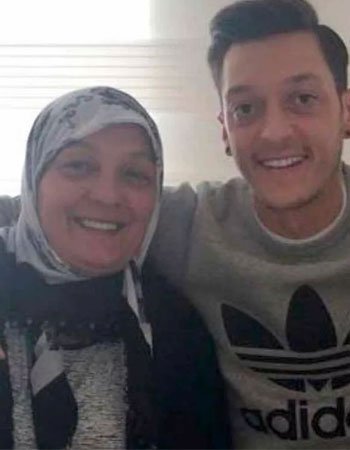 Mesut Özil Mother Pic