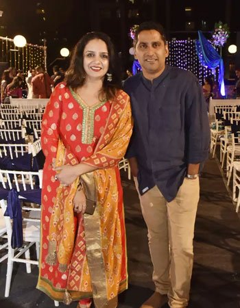 Chinmay Mandlekar with his wife Neha Mandlekar