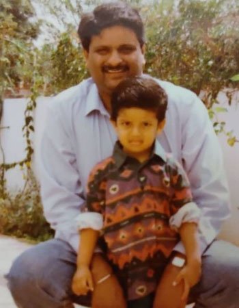 Dhruv Visvanath Childhood Picture with his Father Shekhar Visvanath