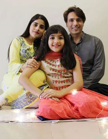 Iqbal Khan with his Wife and Daughter