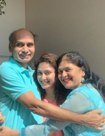 Manjari Phadnis with her Parents