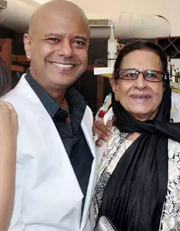 Naved Jaffery with his Mother Begam Jaffry