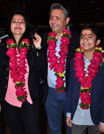Neel Sethi with his Parents