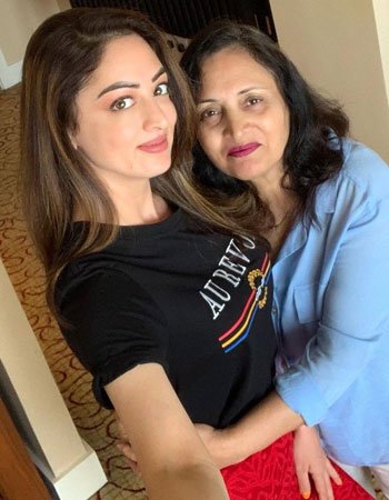Sandeepa Dhar with her Mother