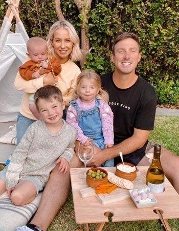 Shaun Marsh with his wife and Children