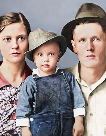 Elvis Presley Childhood Picture with his Parents