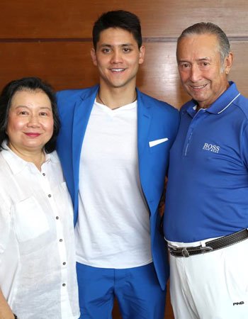 Joseph Schooling with his Parents