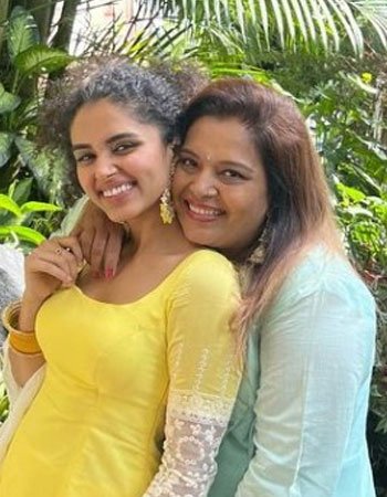 Shinnova with her Mother Aparna Thakur