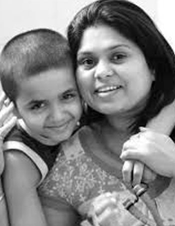 Vishesh Bansal Childhood Picture with his Mother