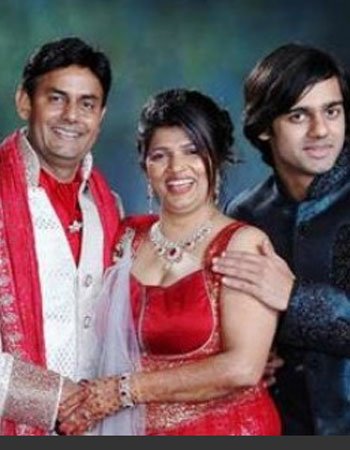 Gaurav Pandey Parents and Brother Picture