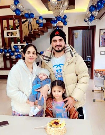 Kulwinder Billa with his Wife and Children 