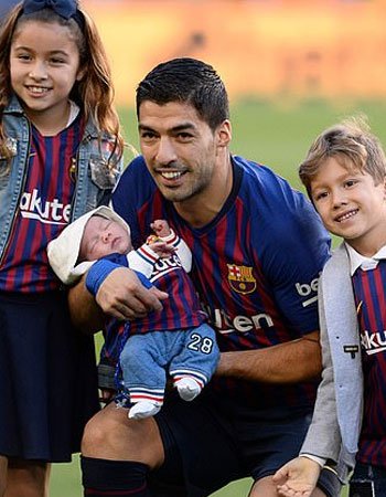 Luis Suárez with his Children