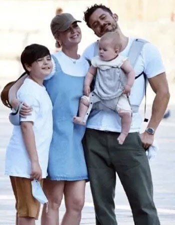 Orlando Bloom with his Children and Wife