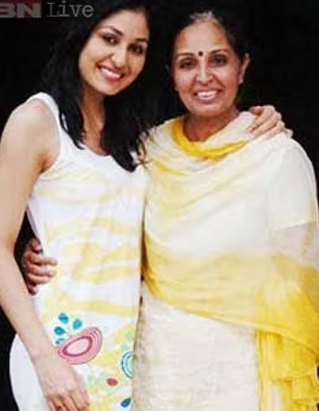 Pooja Chopra with her Mother Neera Chopra