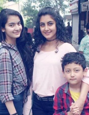 Pratibha Ranta with her Siblings