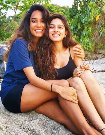 Sapna Pabbi with her Sister