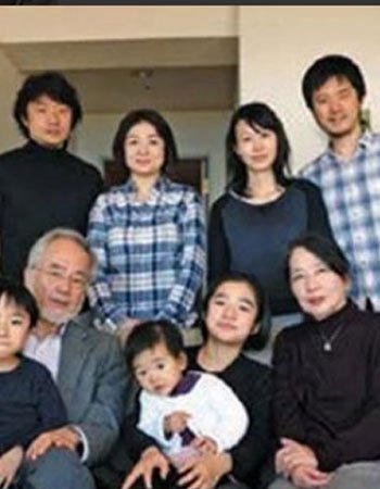 Yoshinori Ohsumi Family Picture