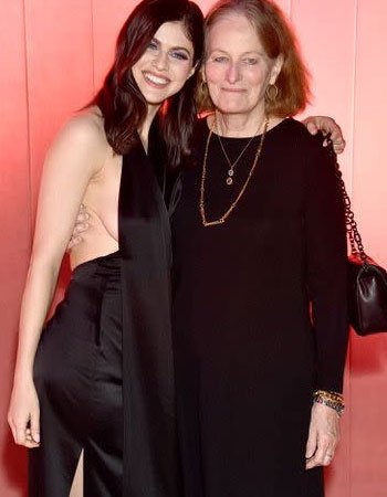 Alexandra Daddario with her Mother