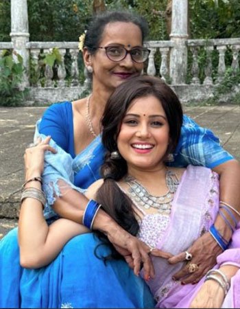 Archana Gupta with her Mother Sunita Gupta