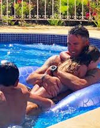 Kevin Pietersen with his Children