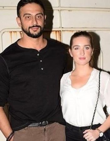 Lee Elton with her Husband Arunoday Singh