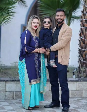 Mandeep Singh with his wife and Son