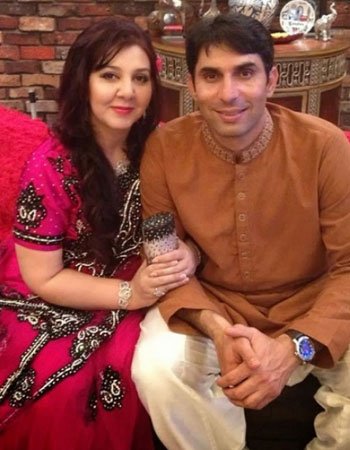 Misbah-Ul-Haq with his wife Uzma Khan