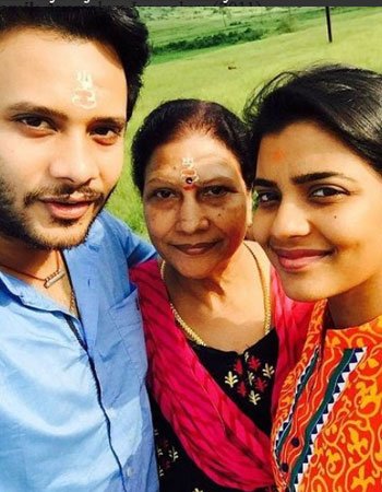 Aishwarya Rajesh with her Family