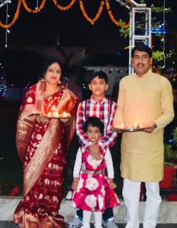 Anand Bhadauriya with his Wife and Children
