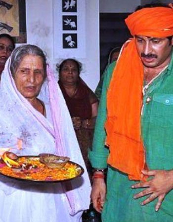 Manoj Tiwari with his Mother