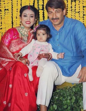 Manoj Tiwari with his second wife and Daughter