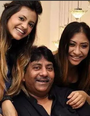 Rashid Khan with his Daughters